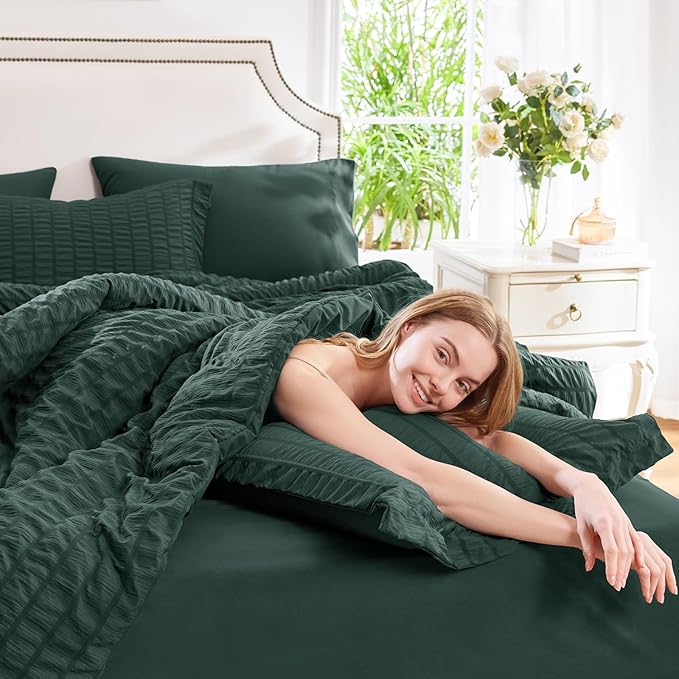 CozyLux Twin Comforter Set with Sheets 5 Pieces, Emerald Green Seersucker Textured Bed in a Bag for Bedroom, Luxury Bedding Sets with Down Alternative Comforter, Sheets, Pillowcase & Sham All Seasons