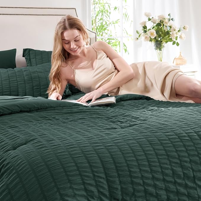 CozyLux Twin Comforter Set with Sheets 5 Pieces, Emerald Green Seersucker Textured Bed in a Bag for Bedroom, Luxury Bedding Sets with Down Alternative Comforter, Sheets, Pillowcase & Sham All Seasons