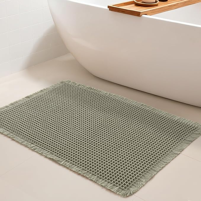 DWCN Olive Green Waffle Bathroom Mat, Boho Bath Rugs Super Absorbent Non Slip Bath Mats for Bathroom Floor, Ultra Soft Farmhouse Shower Mats for Tub and Shower, 16 x 24 Inch