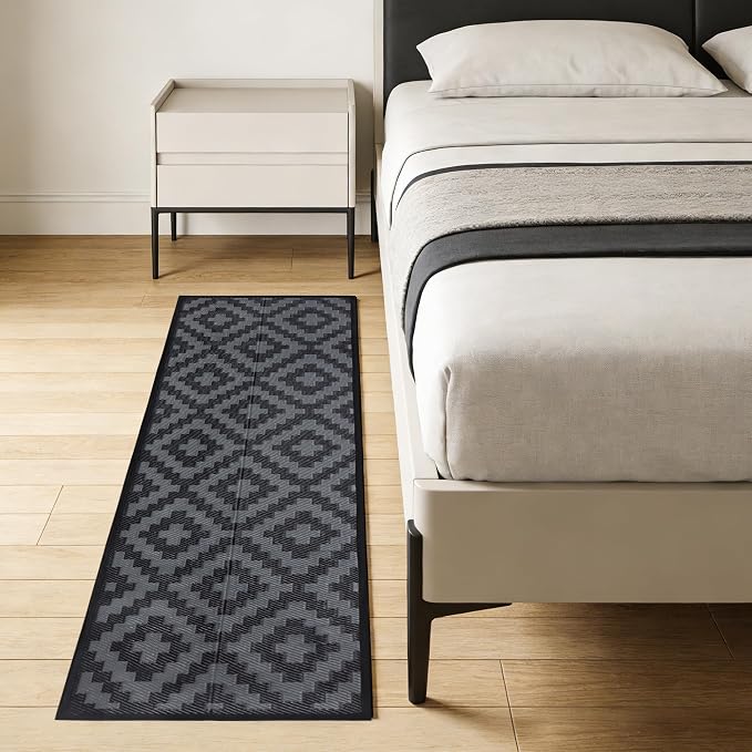 SAND MINE Waterproof Outdoor Rug, Plastic Reversible Rug, Modern Area Rug, Large Floor Mat for Outdoors, RV, Patio, Backyard, Deck, Picnic, Beach, Camping (2.5' x 8', Black Grey Lattice)