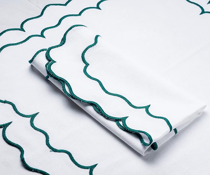 Green and White Napkins, Christmas Napkin, Scalloped Napkins, 100% Cotton Dinner Napkins Cloth Washable, Cloth Napkins Set of 4, Farmhouse, Events, Wedding, Napkin with Green Trim 18x18