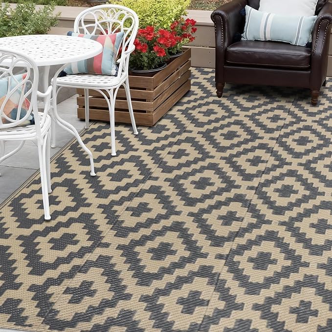 SAND MINE Reversible Mats, Plastic Straw Rug, Modern Area Rug, Large Floor Mat and Rug for Outdoors, RV, Patio, Backyard, Deck, Picnic, Beach, Trailer, Camping (4' x 6', Grey Tan Lattice)