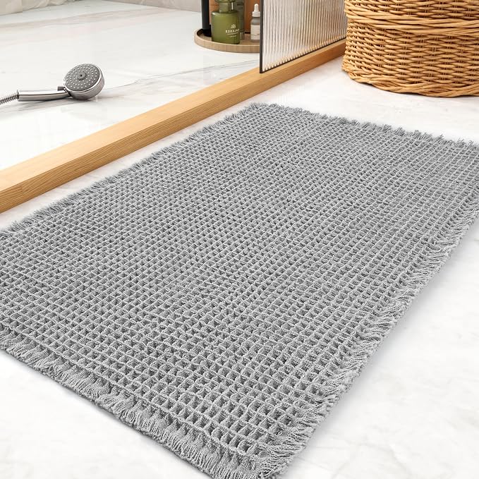 tchdio Waffle Bath Mat Rug, Super Absorbent Non Slip Bath Mats for Bathroom Mat Ultra Soft Bathmat Machine Washable Bathroom Rugs with Tassels, Bath Rugs Beside Tub, 17" x 24", Light Grey
