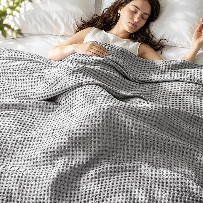 Exclusivo Mezcla Pre-Washed 100% Cotton Waffle Blanket Queen Size for Bed, 330GSM Lightweight Breathable Summer Blankets, Soft and Cozy, Home Decor, Light Grey, 90x90 Inches